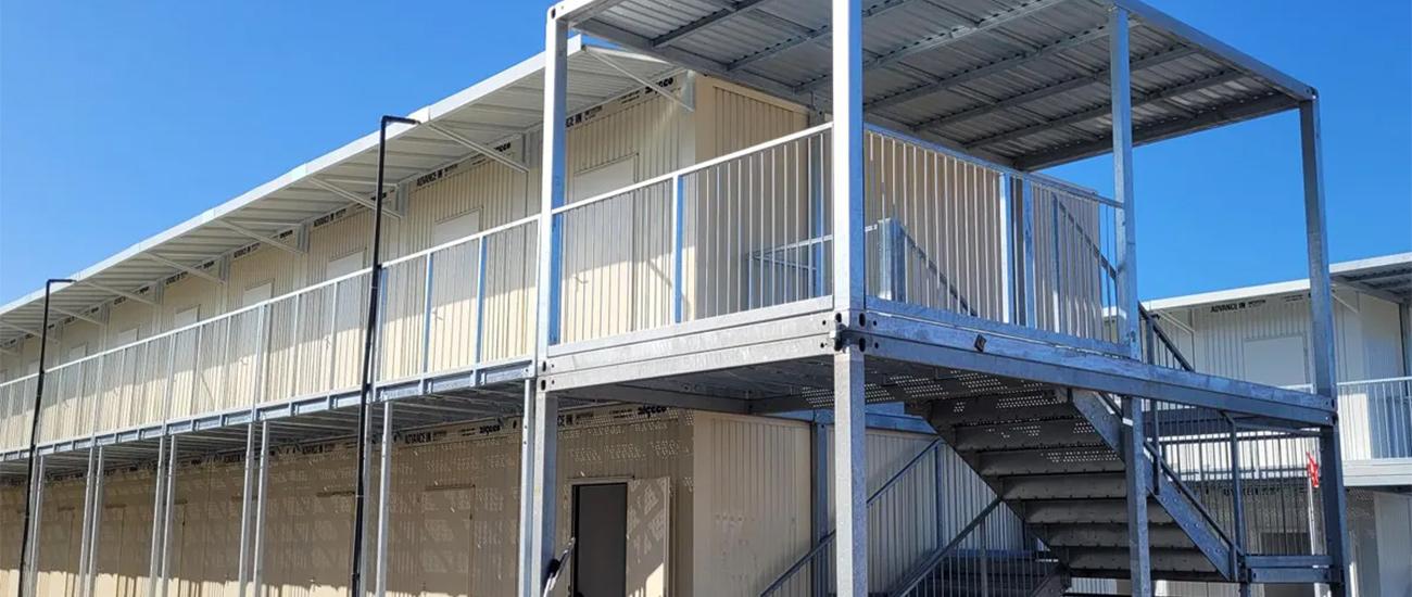 Schody, rampy, platformy