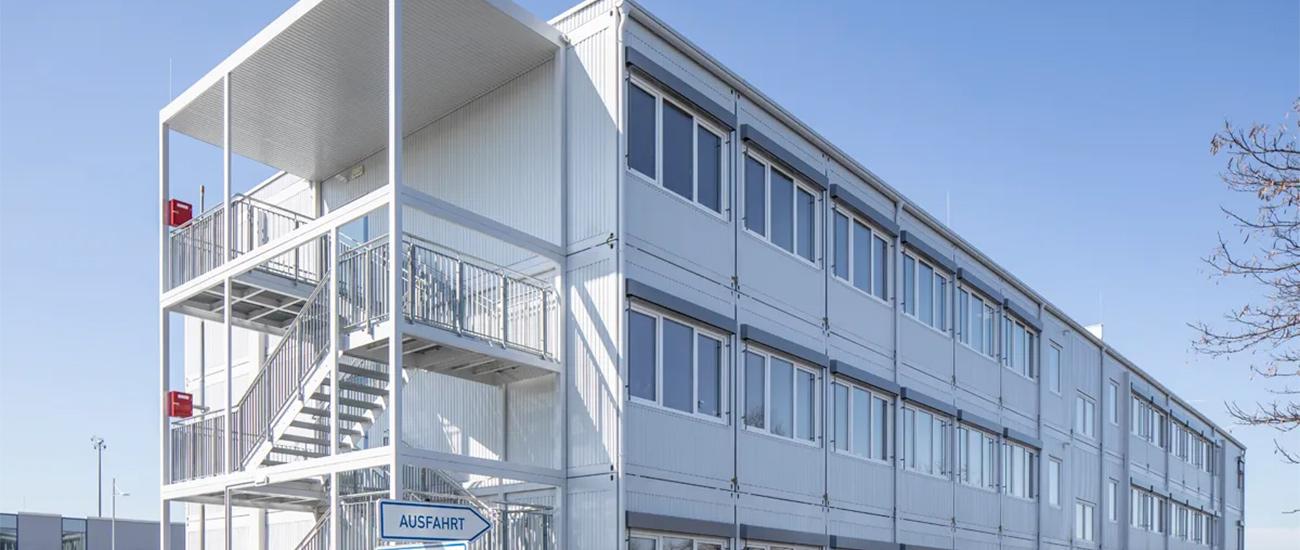 Schody, rampy, platformy