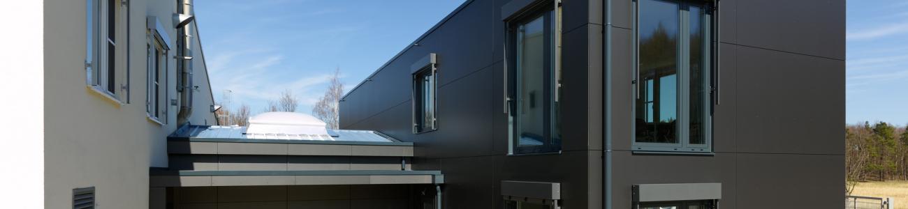 Kontenerowe biuro_polaczone_z_fabryka